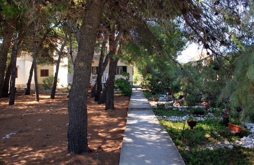Sevid Apartment | Two bedroom apartment near beach Sevid, Trogir (A-9125-b)