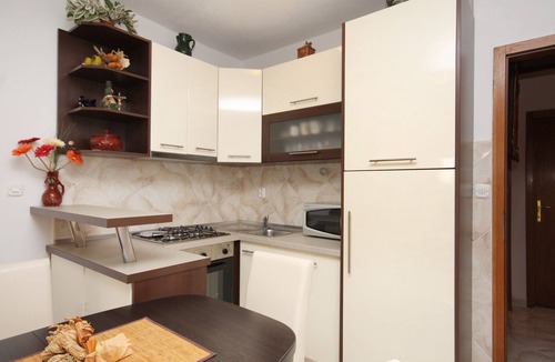 Tucepi Apartment | Two bedroom apartment near beach Tučepi (Makarska) (A-2694-a)