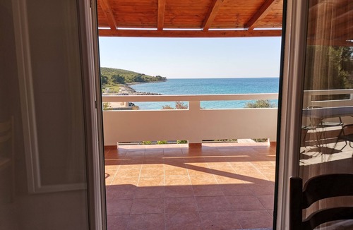 Susica Apartment | Two bedroom apartment near beach Sušica, Ugljan (A-3462-a)