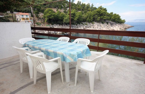 Gdinj Apartment | Two bedroom apartment near beach Cove Pobij (Hvar) (A-5712-b)