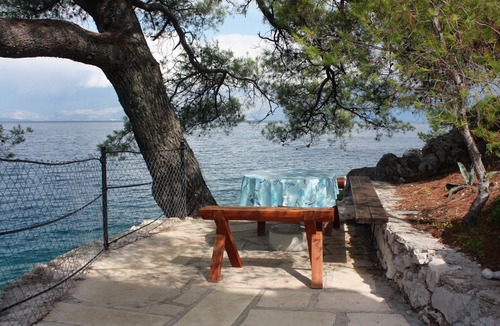 Gdinj Apartment | Two bedroom apartment near beach Cove Pobij (Hvar) (A-5712-b)