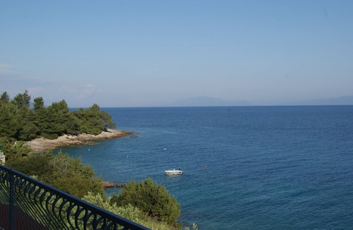 Zavala Apartment | Two bedroom apartment near beach Zavala, Hvar (A-553-e)