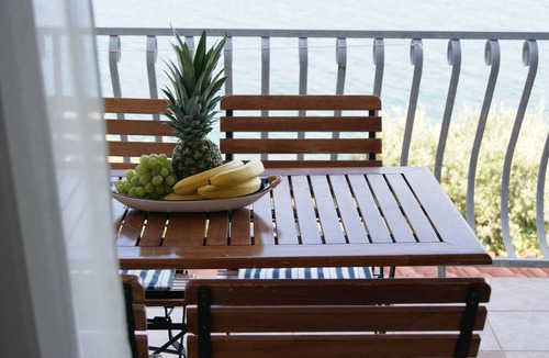 Zavala Apartment | Two bedroom apartment near beach Zavala, Hvar (A-553-e)