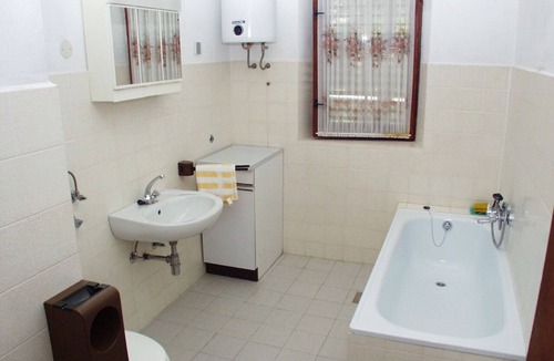 Simuni Apartment | Two bedroom apartment near beach Šimuni, Pag (A-236-a)
