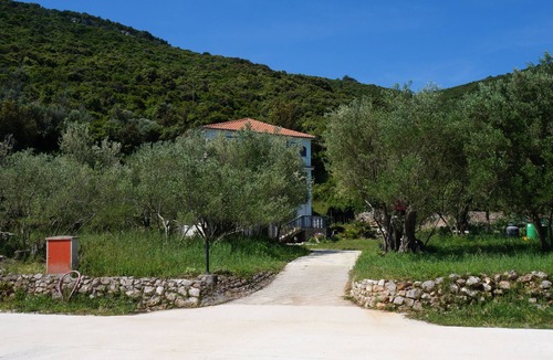 Luka Apartment | Two bedroom apartment near beach Luka, Dugi otok (A-8151-c)