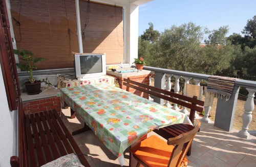 Luka Apartment | Two bedroom apartment near beach Luka, Dugi otok (A-8151-d)