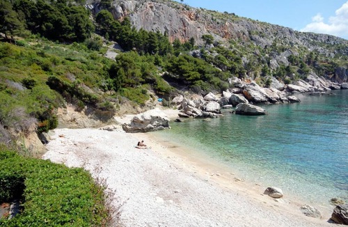 Zarace Apartment | Two bedroom apartment near beach Cove Zaraće, Hvar (A-8778-a)
