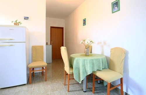 Municipality of Kali Apartment | Two bedroom apartment near beach Cove Mala Lamjana, Ugljan (A-8461-c)