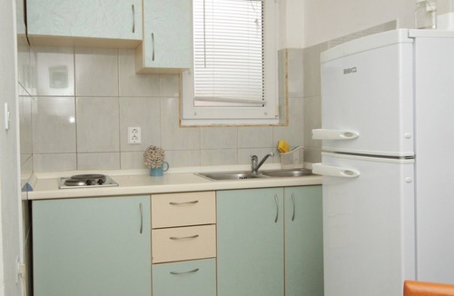 Municipality of Kali Apartment | Two bedroom apartment near beach Cove Mala Lamjana, Ugljan (A-8461-c)