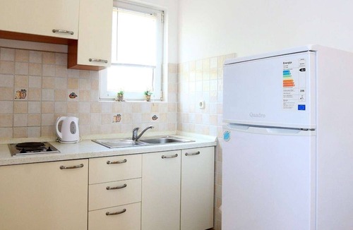 Municipality of Kali Apartment | Two bedroom apartment near beach Cove Mala Lamjana, Ugljan (A-8461-d)