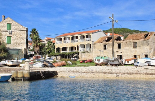 Rukavac Apartment | Two bedroom apartment near beach Rukavac, Vis (A-1154-d)