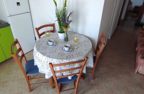 Milna Apartment | Two bedroom apartment near beach Milna, Vis (A-3036-a)