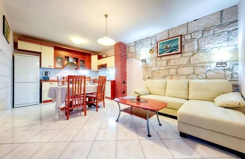 Stiniva Apartment | Two bedroom apartment near beach Rukavac, Vis (A-15352-a)