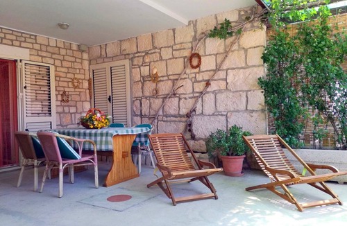 Stiniva Apartment | Two bedroom apartment near beach Rukavac, Vis (A-15352-a)