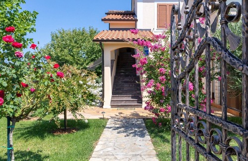 Vrvari Apartment | Two-Bedroom Apartment Stanko No.3 with Terrace