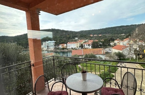 Bozava Apartment | Two bedroom apartment with terrace and sea view Božava, Dugi otok (A-23903-a)
