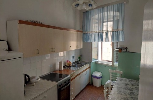 Komiza Apartment | Two bedroom apartment with terrace Komiža, Vis (A-25233-a)