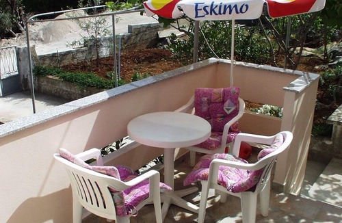 Lukoran Apartment | Two bedroom apartment with terrace and sea view Lukoran, Ugljan (A-836-a)