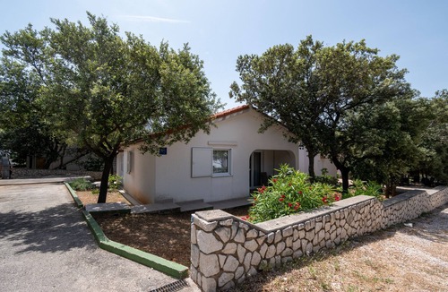Mandre Apartment | Two bedroom apartment with terrace Mandre (Pag) (A-16836-a)