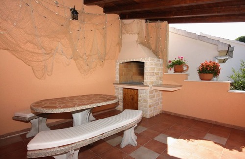 Sutivan Apartment | Two bedroom apartment with terrace and sea view Sutivan, Brač (A-745-a)