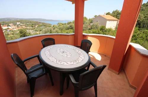 Bozava Apartment | Two bedroom apartment with terrace and sea view Božava, Dugi otok (A-8098-b)