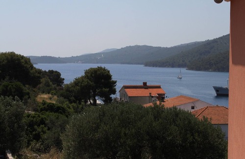 Bozava Apartment | Two bedroom apartment with terrace and sea view Božava, Dugi otok (A-8124-a)