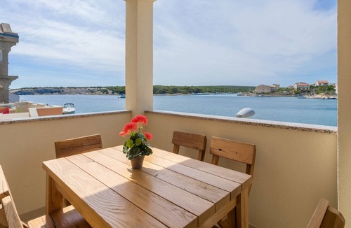 Simuni Apartment | Two bedroom apartment with balcony and sea view Šimuni, Pag (A-18386-b)