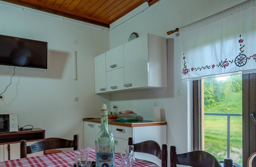 Lokve Apartment | Two bedroom apartment with balcony Lokve, Gorski kotar (A-20236-a)