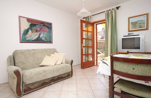 Osor Apartment | Two bedroom apartment with terrace Osor, Lošinj (A-8088-b)