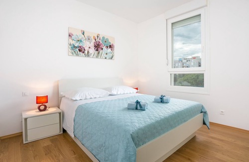 Znjan Apartment | Two bedroom apartment with terrace Split (A-21232-a)