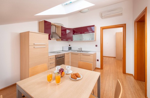 Tucepi Apartment | Two bedroom apartment with balcony and sea view Tučepi (Makarska) (A-3193-b)