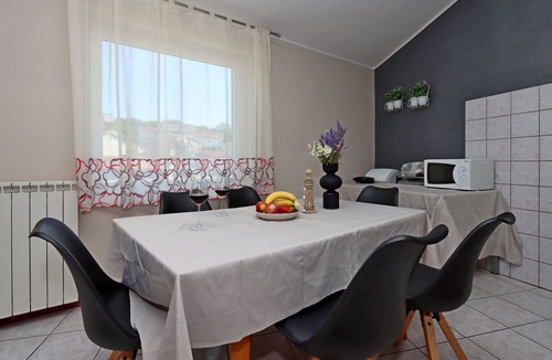 Vrbnik Apartment | Two bedroom apartment with terrace and sea view Vrbnik, Krk (A-5302-a)