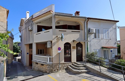 Vrbnik Apartment | Two bedroom apartment with terrace and sea view Vrbnik, Krk (A-5302-a)