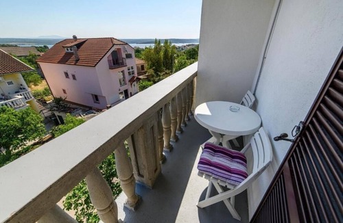 Raslina Apartment | Two bedroom apartment with balcony and sea view Raslina, Krka (A-24304-b)