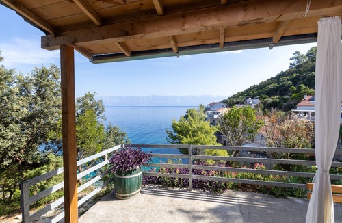 Gdinj Apartment | Two bedroom apartment with terrace and sea view Cove Pobij, Hvar (A-7506-a)
