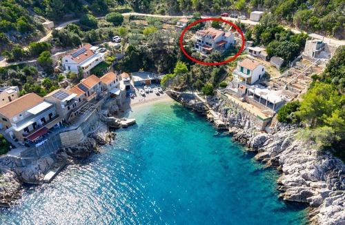 Gdinj Apartment | Two bedroom apartment with terrace and sea view Cove Pobij, Hvar (A-7506-a)