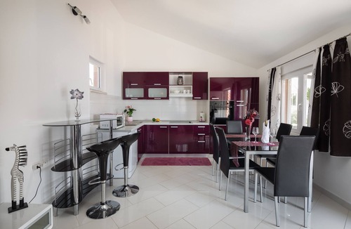 Cove Osibova (Milna) Apartment | Two bedroom apartment with terrace and sea view Cove Osibova, Brač (A-12062-b)