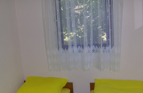 Cove Makarac (Milna) Apartment | Two bedroom apartment with terrace Milna, Brač (A-14961-a)