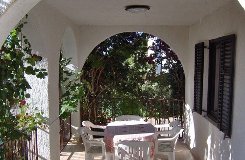 Cove Makarac (Milna) Apartment | Two bedroom apartment with terrace Milna, Brač (A-14961-a)