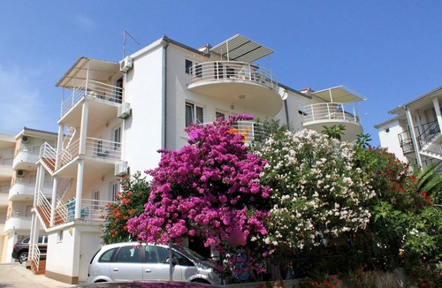 Okrug Gornji Apartment | Two bedroom apartment with balcony Rastići, Čiovo (A-6863-e)