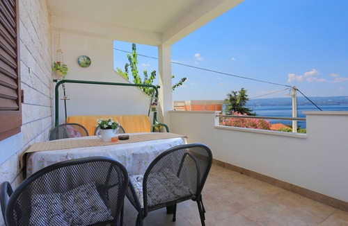 Borak Apartment | Two bedroom apartment with terrace and sea view Omiš (A-18919-a)