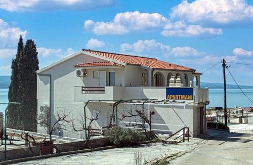 Pisak Apartment | Two bedroom apartment with terrace and sea view Pisak, Omiš (A-5975-f)