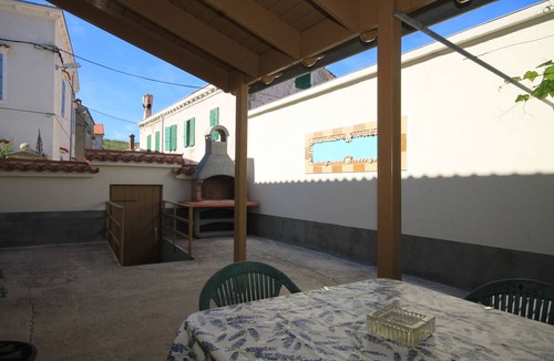 Susak Apartment | Two bedroom apartment with terrace Susak, Lošinj (A-8050-a)