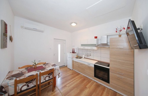 Tkon Apartment | Two bedroom apartment with terrace and sea view Tkon, Pašman (A-8414-b)