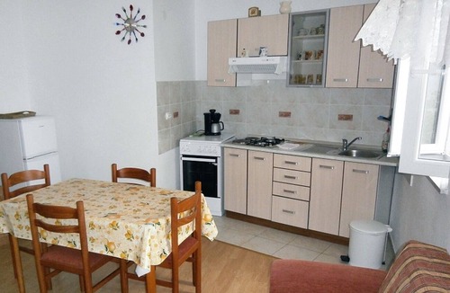 Valun Apartment | Two bedroom apartment with terrace Valun, Cres (A-8081-a)