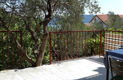 Valun Apartment | Two bedroom apartment with terrace and sea view Valun, Cres (A-386-a)