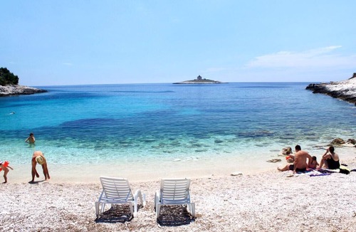 Krizna luka Apartment | Two bedroom apartment with balcony Hvar (A-15378-a)