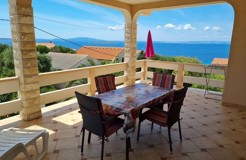 Lun Apartment | Two bedroom apartment with terrace and sea view Lun, Pag (A-4062-a)
