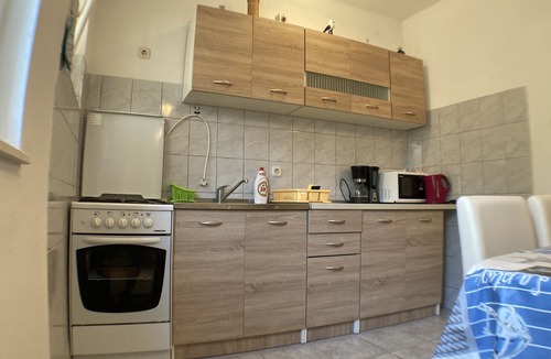 Lun Apartment | Two bedroom apartment with terrace and sea view Lun, Pag (A-9395-b)