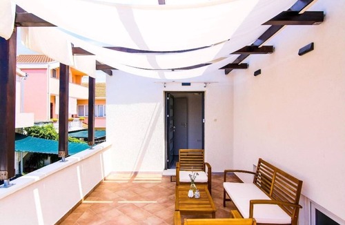 Nin Apartment | Two bedroom apartment with terrace and sea view Nin, Zadar (A-16428-a)
